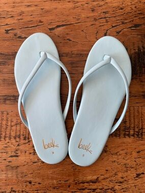 NWT beek Sunbeam leather flip flop sandals- sky blue size 8, hard to find color